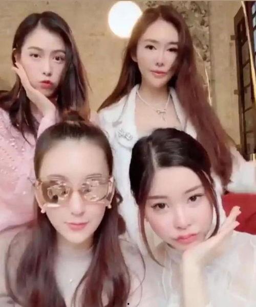 网红给闺蜜看照片图片,照片背后的故事与情感共鸣”